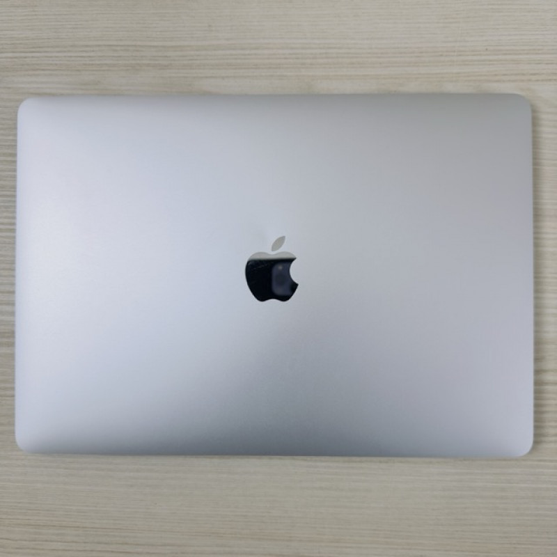 MacBook Air 2020 Silver i5 1.1ghz 8/256